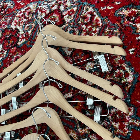 Brand New Wooden Hangers W/Clips 10 Pack Set - Picture 3 of 5